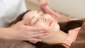 未来の美容鍼灸_光バイオ美鍼_12_幹細胞培養上清液の塗布