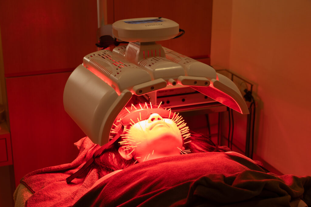 光バイオ美鍼｜美容鍼灸xLEDx近赤外線x幹細胞培養上清液